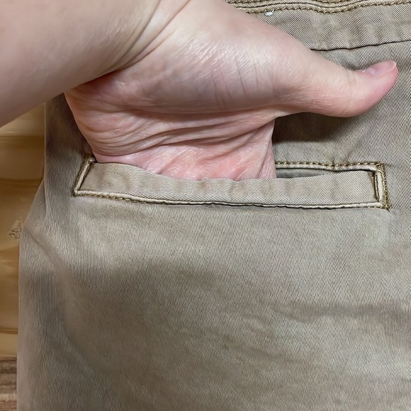 American Eagle Outfitters size 8 Midi Chino Tan Color Mid-rise 5” Inseam Shorts - Picture 7 of 12